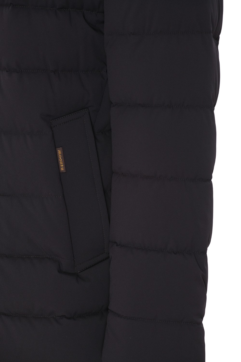 shop MOORER  Giaccone: Moorer cappotto monopetto dalla linea dritta trapuntato in piuma d’oca.
Realizzato in tessuto bielastico idrorepellente, compatto e resistente alla trazione.
Corpetto trapuntato staccabile, realizzato in tessuto down-proof, con dettaglio interno in maglia rasata.
Abbottonatura con asole e bottoni.
Tasche laterali.
Internamente trapuntato sulla schiena.
Tasche interne.
Composizione esterna: 88% Poliammidica,12% Poliuretanica.
Made in Italy.. CALEGARI KN-U0402 number 5254547